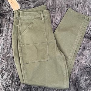 Copper key size 9 olive green pants. Skinny leg